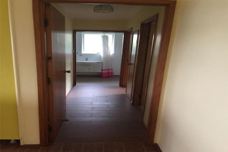 Photo of property in 3 Lavery Place, Sunnynook, Auckland, 0632