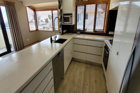 Photo of property in 85c Eliot Street, New Plymouth, 4310