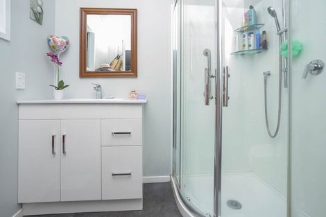 Photo of property in 11 Denver Avenue, Sunnyvale, Auckland, 0612