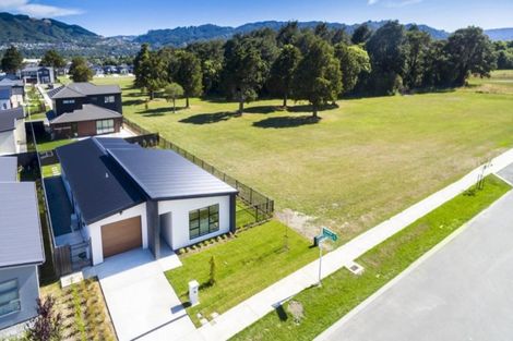 Photo of property in 10 Buddle Road, Wallaceville, Upper Hutt, 5018