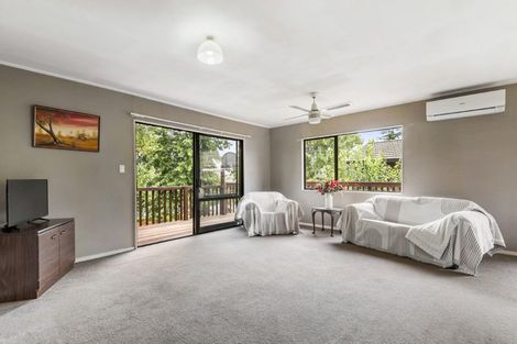 Photo of property in 2/18 Altair Place, Windsor Park, Auckland, 0632
