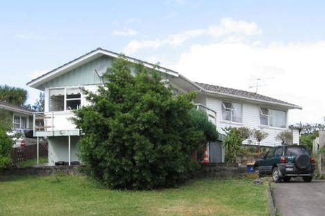 Photo of property in 17 Barnfield Place, Glendene, Auckland, 0602