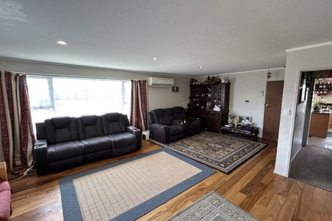 Photo of property in 17 Exploration Way, Whitby, Porirua, 5024