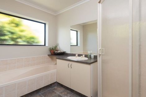 Photo of property in 25 Barbara Grove, Papamoa Beach, Papamoa, 3118