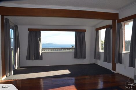 Photo of property in 5 Poto Road, Normandale, Lower Hutt, 5010