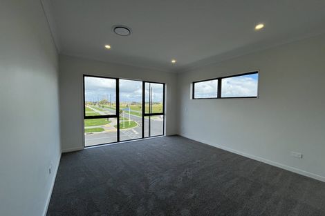 Photo of property in 43 Maungakaraka Road, Karaka, 2580