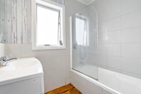 Photo of property in 1 Hartley Terrace, Massey, Auckland, 0614