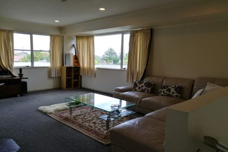 Photo of property in 10 Tamahere Drive, Glenfield, Auckland, 0629