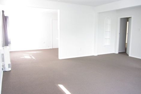 Photo of property in 18 Saulbrey Grove, Woburn, Lower Hutt, 5010