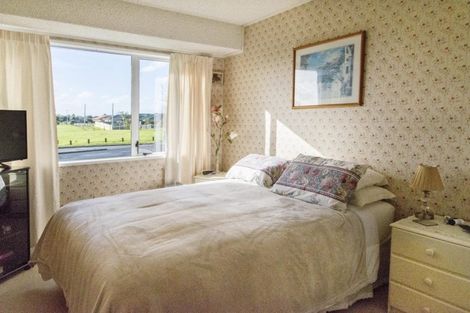 Photo of property in 1/32 Gibbons Road, Weymouth, Auckland, 2103