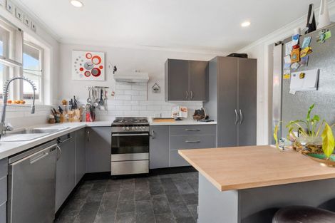 Photo of property in 12 Dixon Street, Carterton, 5713