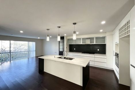 Photo of property in 16 Lakeridge Close, Northcross, Auckland, 0632