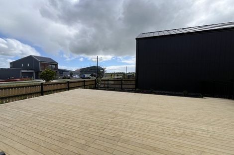 Photo of property in 43 Maungakaraka Road, Karaka, 2580