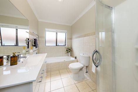 Photo of property in 9 Pistachio Place, Goodwood Heights, Auckland, 2105