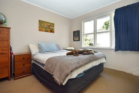 Photo of property in 8 Hobsonville Road, West Harbour, Auckland, 0618