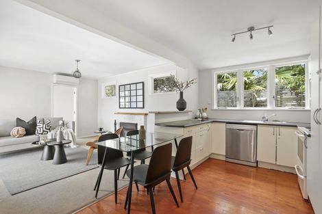 Photo of property in 12 Mayburn Road, Te Atatu Peninsula, Auckland, 0610