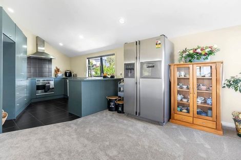 Photo of property in 2/230 East Coast Road, Forrest Hill, Auckland, 0620