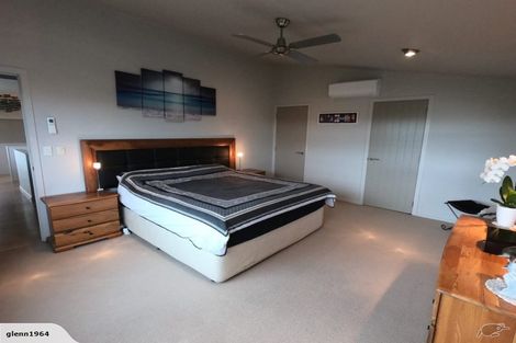 Photo of property in 15 Miami Place, One Tree Point, 0118