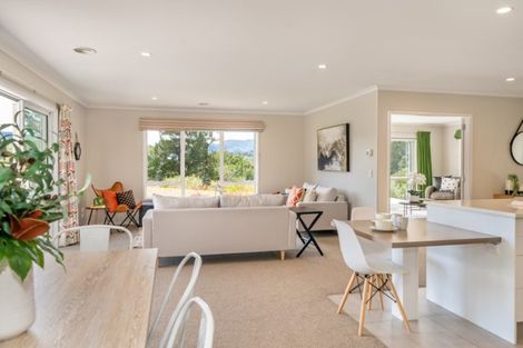 Photo of property in 29 Mt Marua Drive, Timberlea, Upper Hutt, 5018