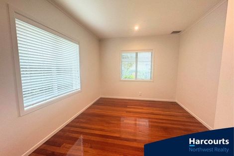 Photo of property in 86 Wiseley Road, West Harbour, Auckland, 0618