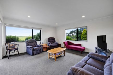 Photo of property in 3 Larlin Heights, Hawera, 4675