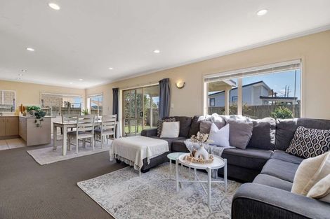 Photo of property in 34 Aitkenhead Court, Parakai, 0830