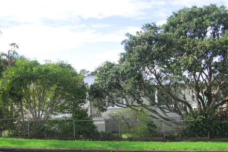 Photo of property in 66 View Road, Henderson, Auckland, 0612