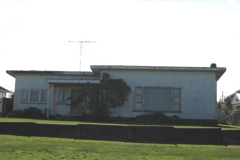 Photo of property in 36 Egmont Street, Castlecliff, Whanganui, 4501