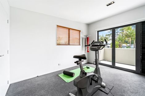Photo of property in 32 English Oak Drive, Schnapper Rock, Auckland, 0632