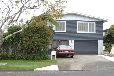 Photo of property in 33 Nevada Drive, Merrilands, New Plymouth, 4312