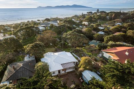 Photo of property in 72 Wellington Road, Paekakariki, 5034