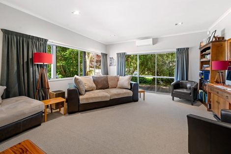 Photo of property in 20b Grand Vue Road, Kawaha Point, Rotorua, 3010