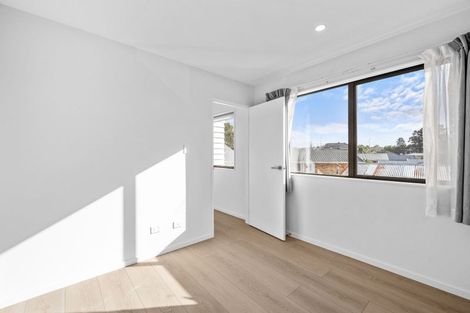 Photo of property in 16 Gossamer Drive, Pakuranga Heights, Auckland, 2010