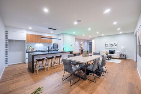 Photo of property in 18 Madden Avenue, Kumeu, 0810