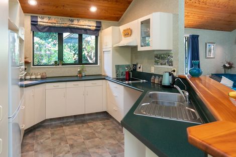 Photo of property in 42 Guildford Drive, Paraparaumu, 5032