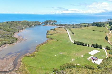 Photo of property in 102 Wharariki Road, Puponga, Collingwood, 7073