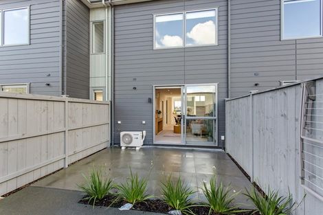 Photo of property in 3 Park Green Avenue, Rosehill, Papakura, 2113