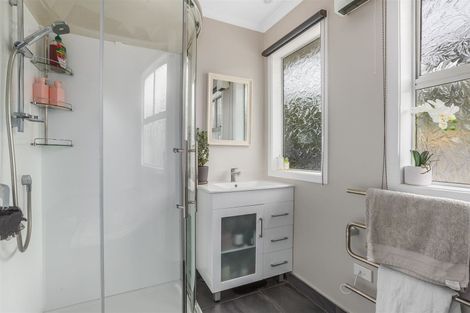 Photo of property in 23 Paekakariki Hill Road, Pauatahanui, Porirua, 5381