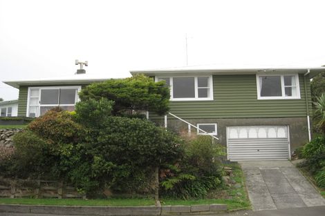Photo of property in 32 Turville Crescent, Newlands, Wellington, 6037