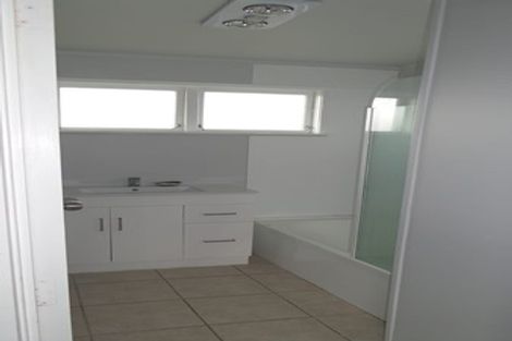 Photo of property in 1/32a Sunnynook Road, Sunnynook, Auckland, 0620