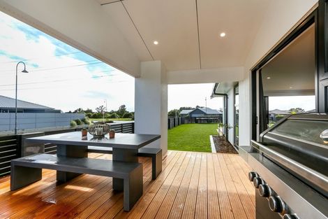 Photo of property in 1 Megaw Close, Whalers Gate, New Plymouth, 4310