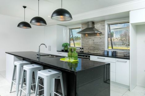 Photo of property in 2 Ruth Craig Place, Stanmore Bay, Whangaparaoa, 0932