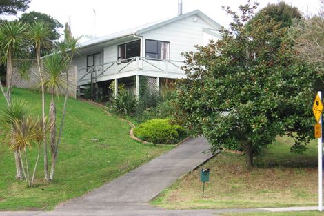 Photo of property in 22 Everglade Drive, Goodwood Heights, Auckland, 2105
