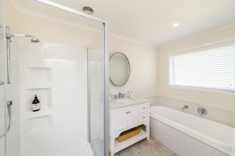 Photo of property in 2 Henty Lane, Marton, 4710