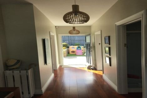 Photo of property in 5 Hutchinson Avenue, New Lynn, Auckland, 0600