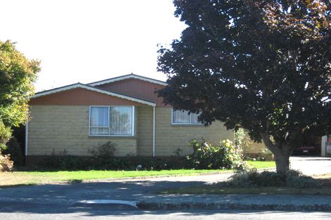 Photo of property in 32 Rhodes Street, Waimate, 7924