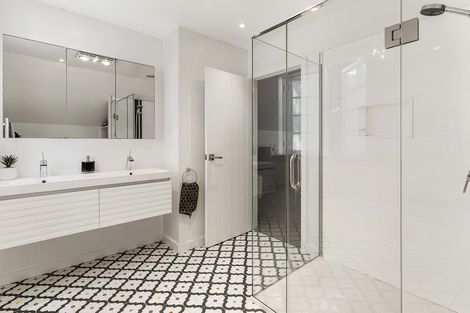 Photo of property in 9 Pakuranga Road, Pakuranga, Auckland, 2010