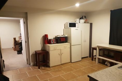 Photo of property in 21 Unsworth Drive, Unsworth Heights, Auckland, 0632