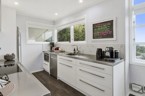 Photo of property in 25 Waikite Road, Welcome Bay, Tauranga, 3112