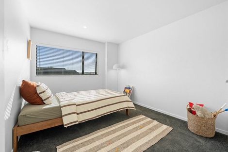 Photo of property in 15 Korama Lane, New Lynn, Auckland, 0600